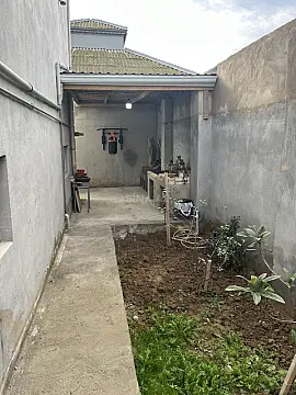 Satılır 4 otaqlı həyət evi 140 m²