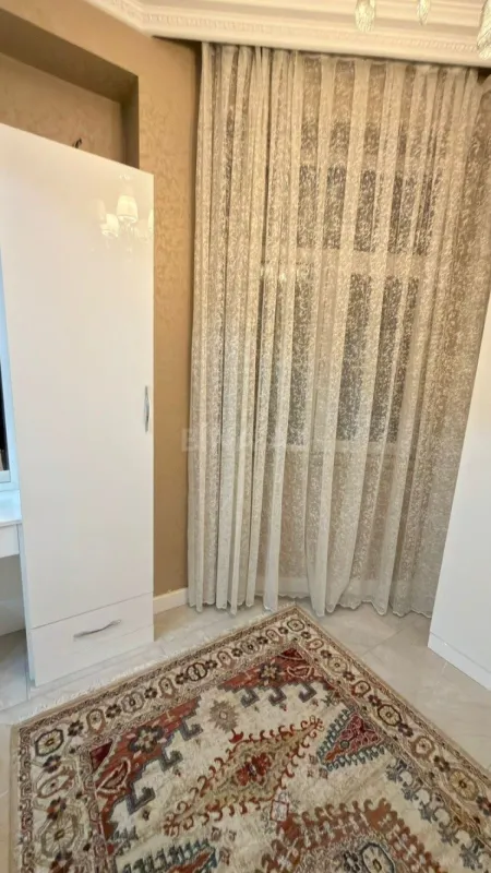 Satılır 2 otaqlı mənzil 80 m²