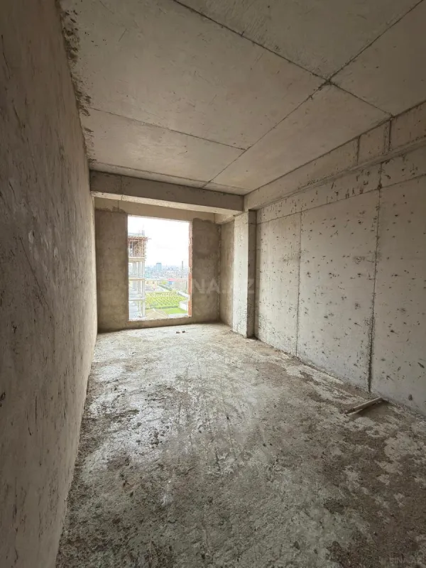 Satılır 4 otaqlı mənzil 169 m²