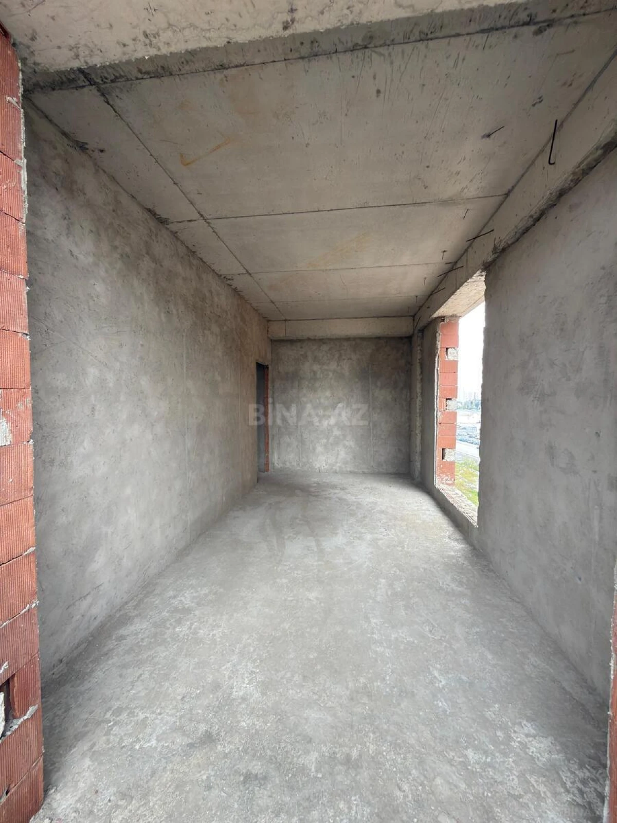 Satılır 4 otaqlı mənzil 169 m²