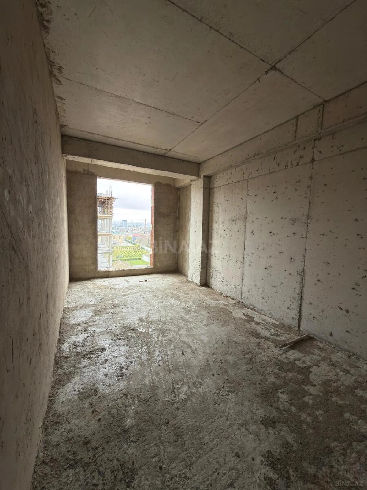 Satılır 4 otaqlı mənzil 169 m²