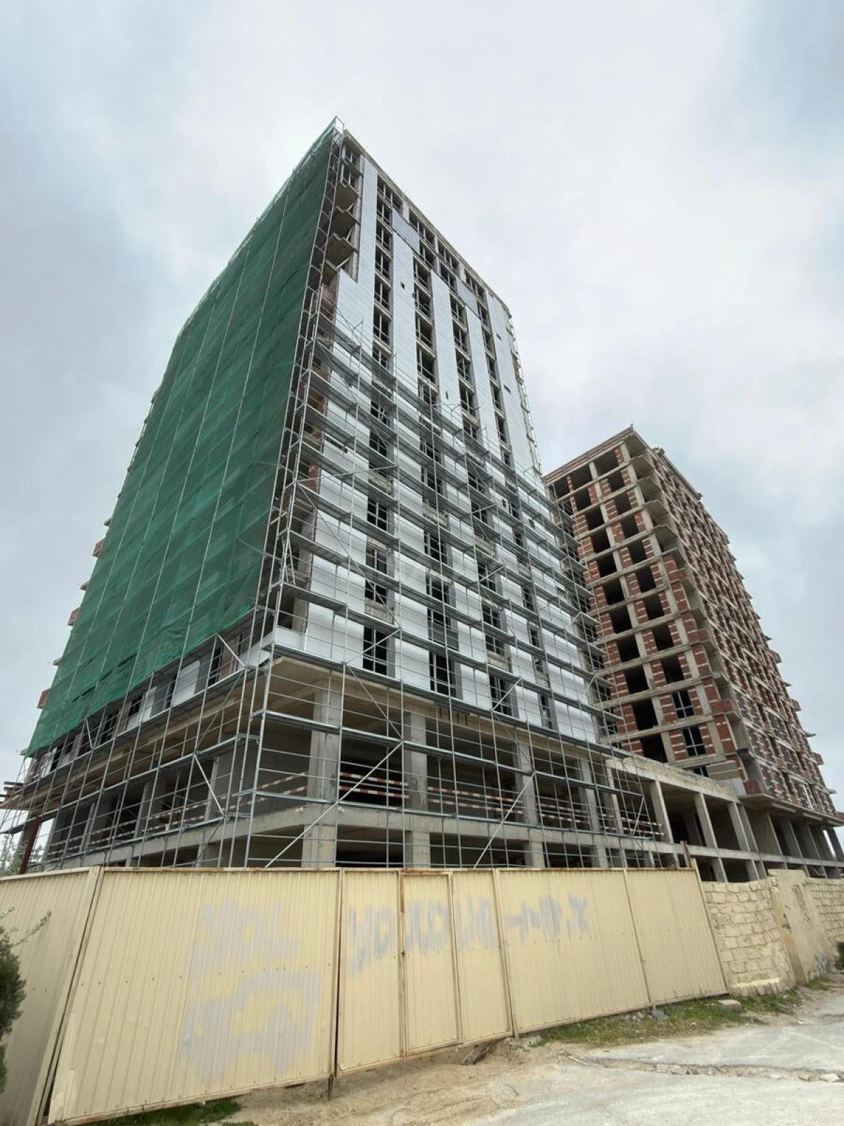 Satılır 4 otaqlı mənzil 169 m²