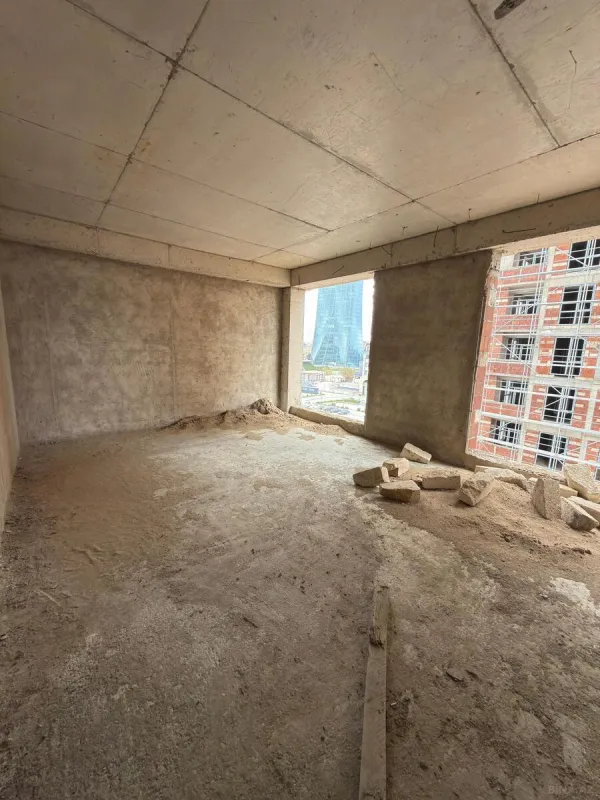 Satılır 4 otaqlı mənzil 169 m²