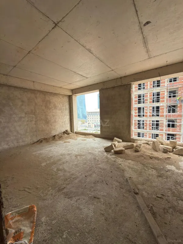 Satılır 4 otaqlı mənzil 169 m²