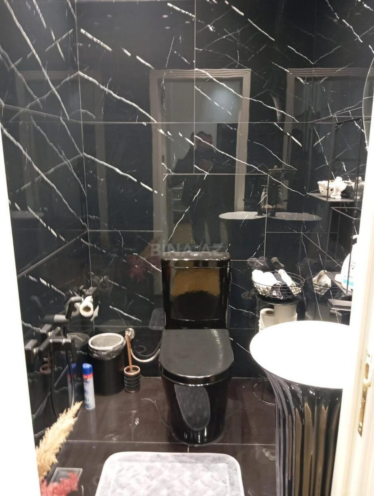 Satılır 2 otaqlı mənzil 115 m²