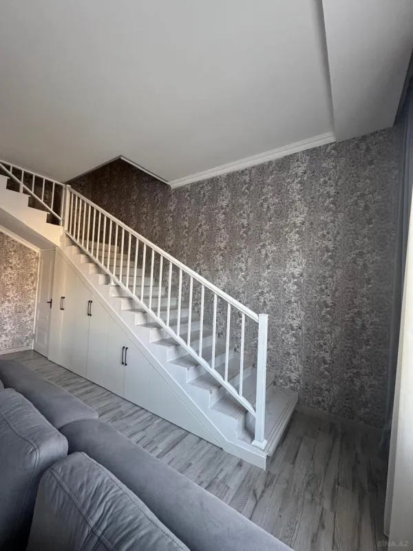 Satılır 5 otaqlı həyət evi 200 m²