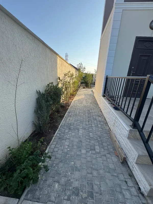 Satılır 5 otaqlı həyət evi 200 m²