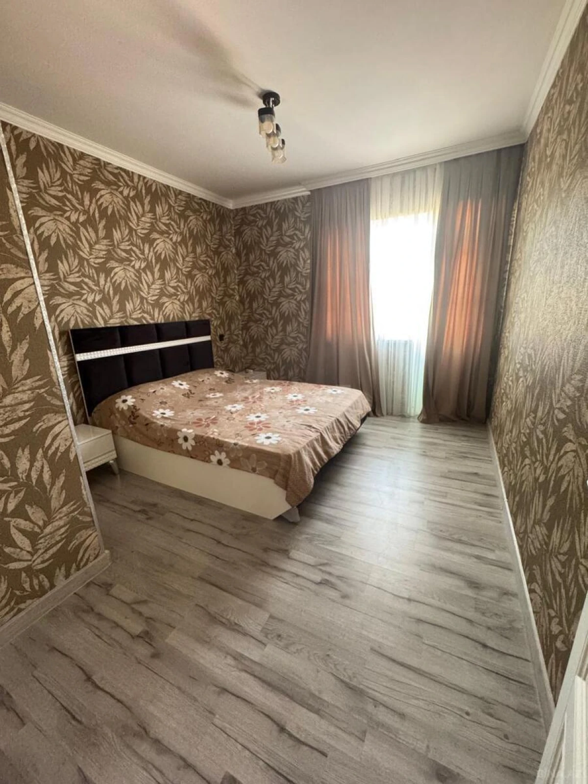 Satılır 5 otaqlı həyət evi 200 m²