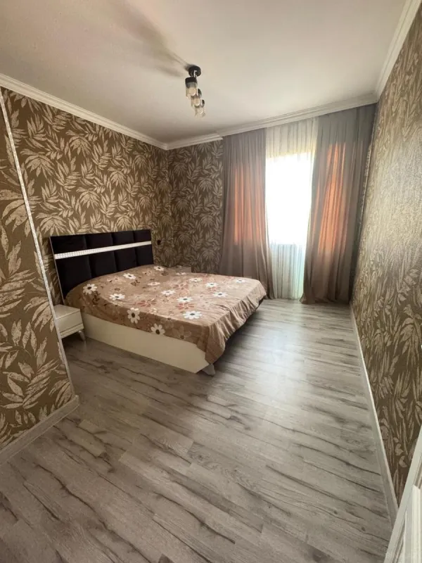 Satılır 5 otaqlı həyət evi 200 m²