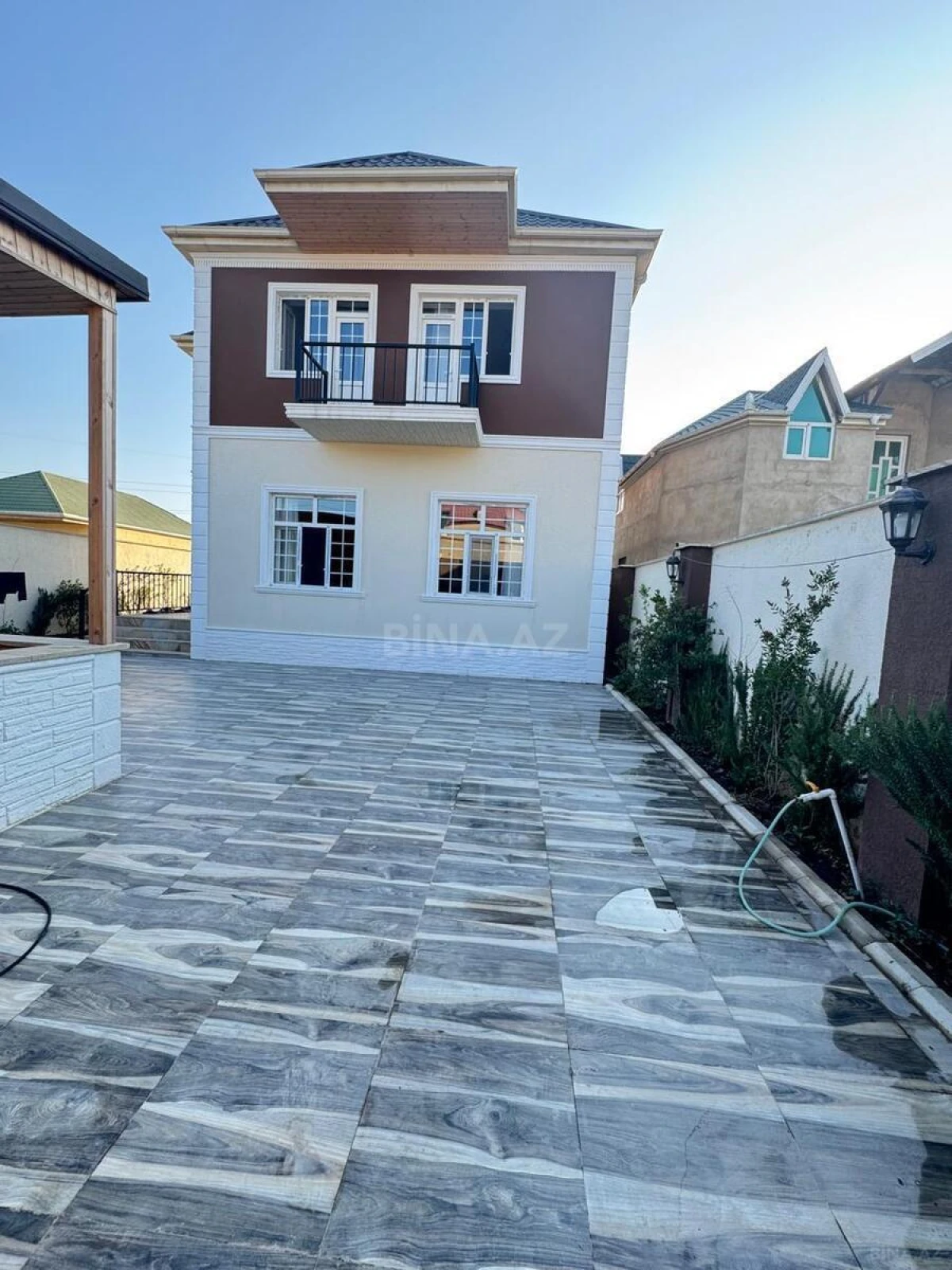 Satılır 5 otaqlı həyət evi 200 m²