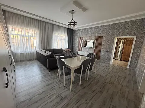Satılır 5 otaqlı həyət evi 200 m²