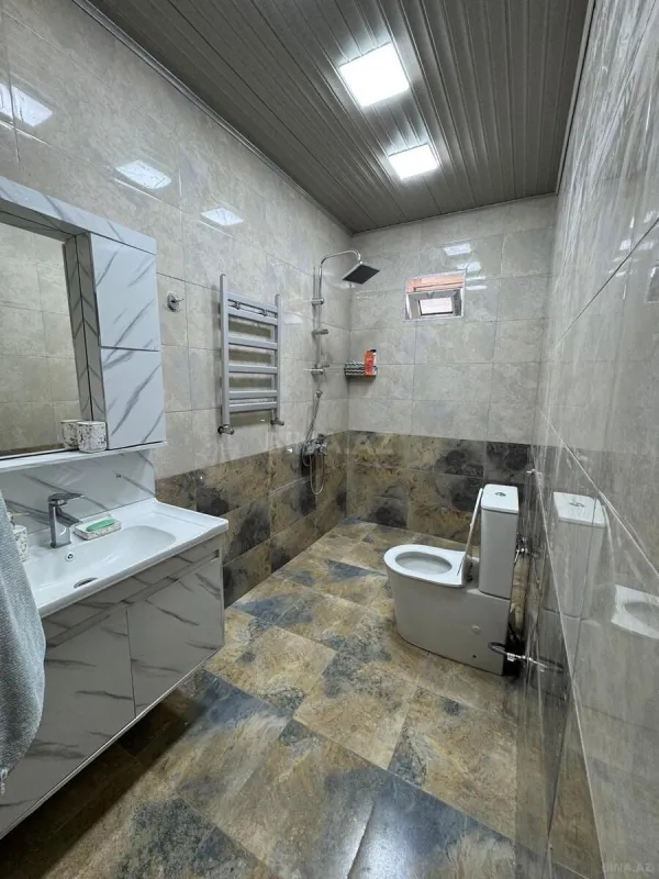 Satılır 5 otaqlı həyət evi 200 m²