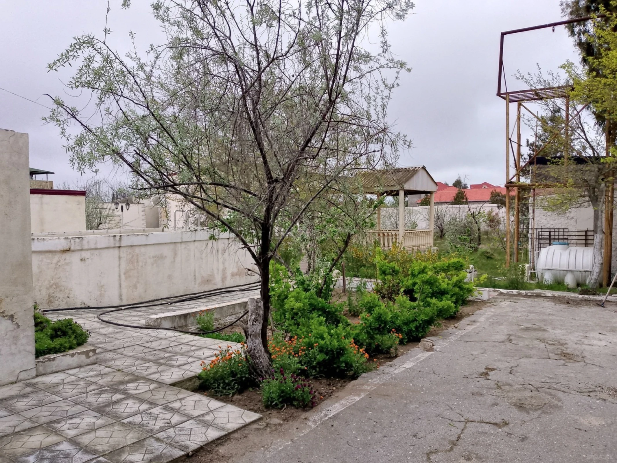 Satılır 4 otaqlı həyət evi 90 m²