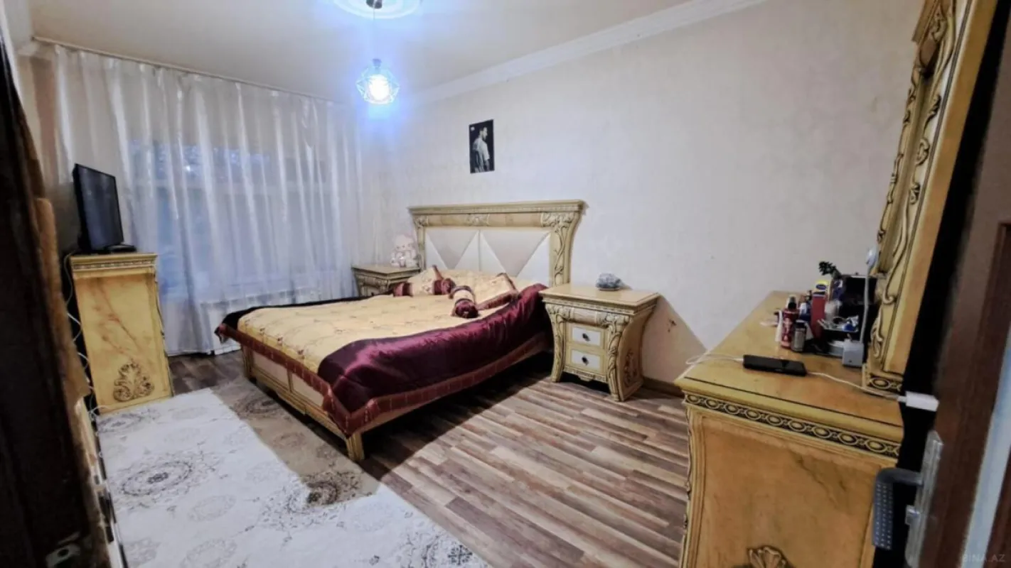 Satılır 4 otaqlı mənzil 110 m²