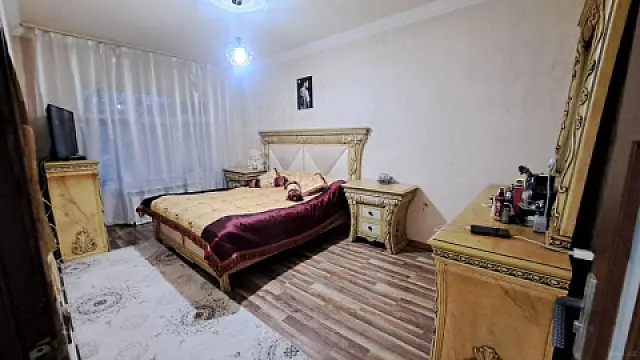 Satılır 4 otaqlı mənzil 110 m²