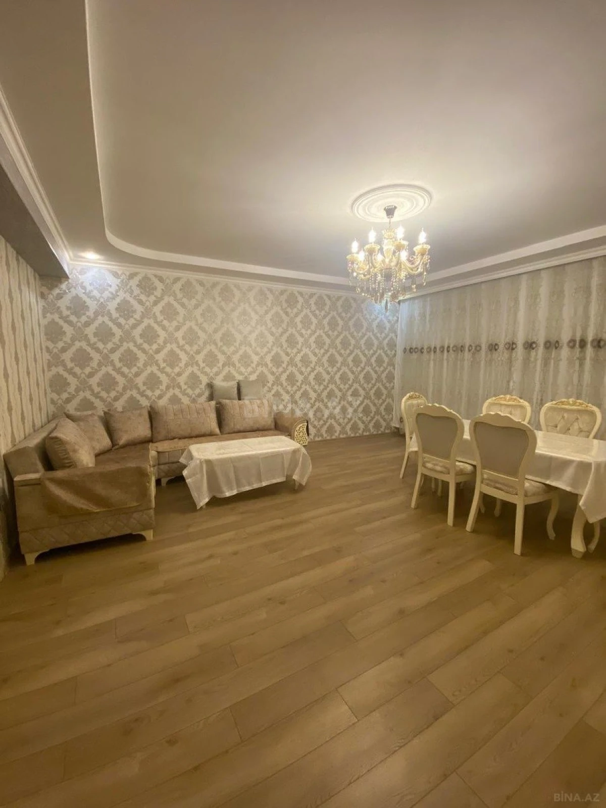 Kirayə verilir 2 otaqlı mənzil 98 m²