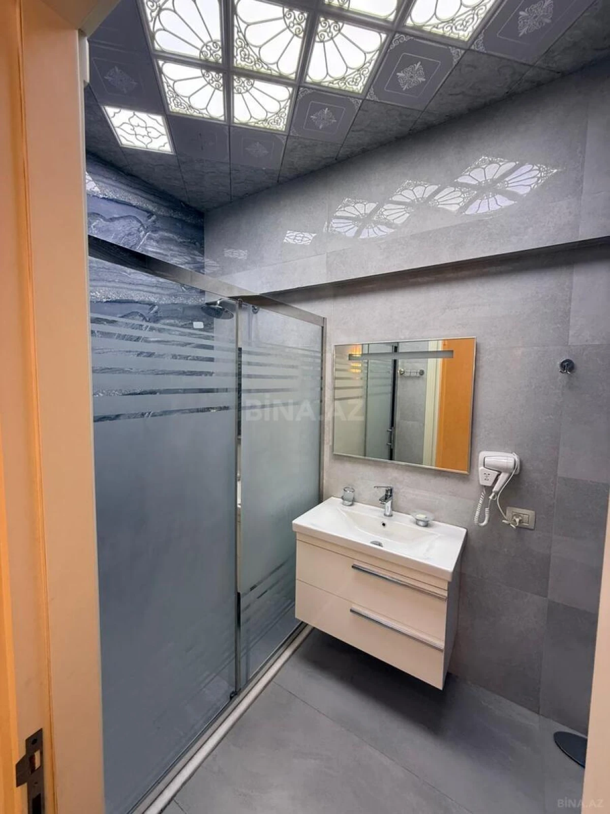 Kirayə verilir 2 otaqlı mənzil 100 m²