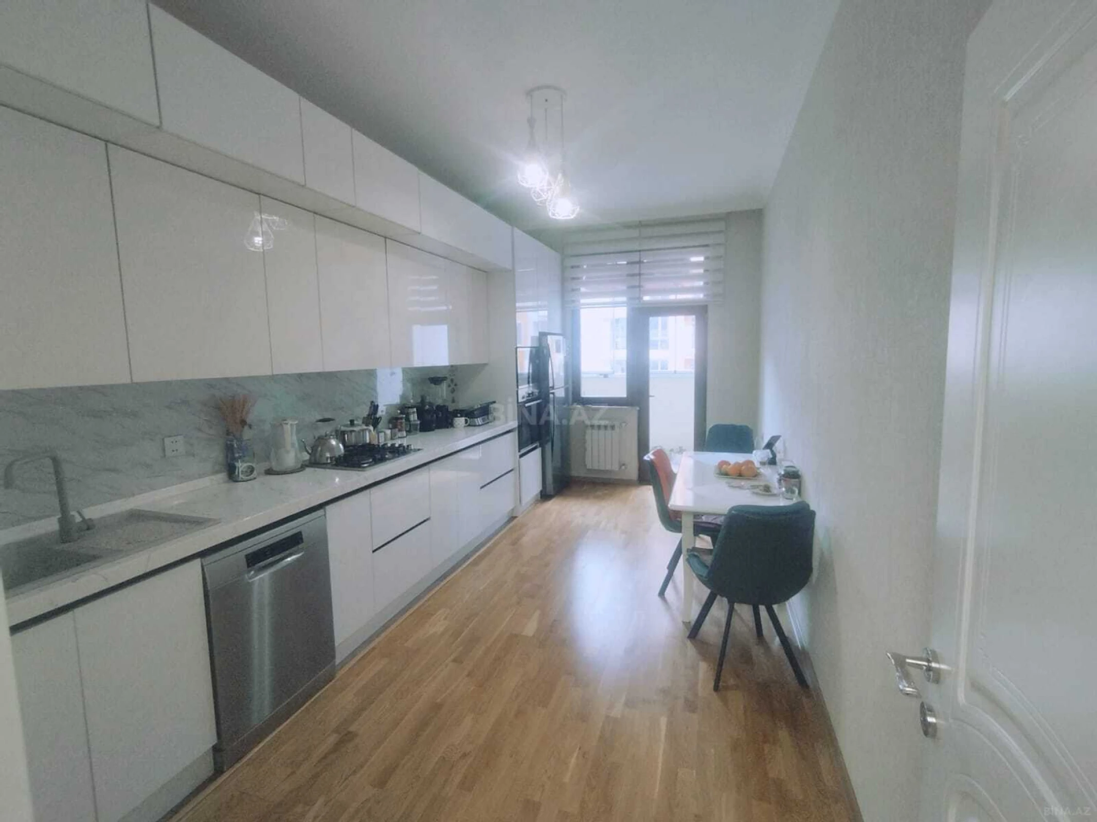 Satılır 3 otaqlı mənzil 105 m²