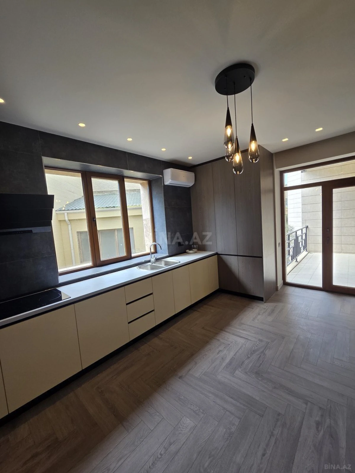 Kirayə verilir 3 otaqlı mənzil 160 m²