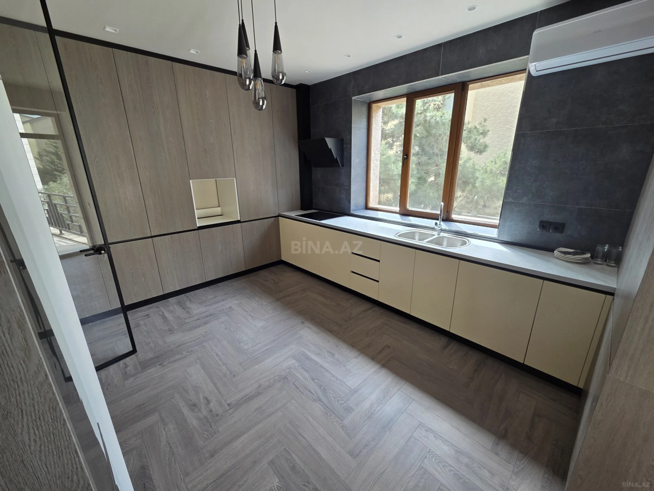Kirayə verilir 3 otaqlı mənzil 160 m²
