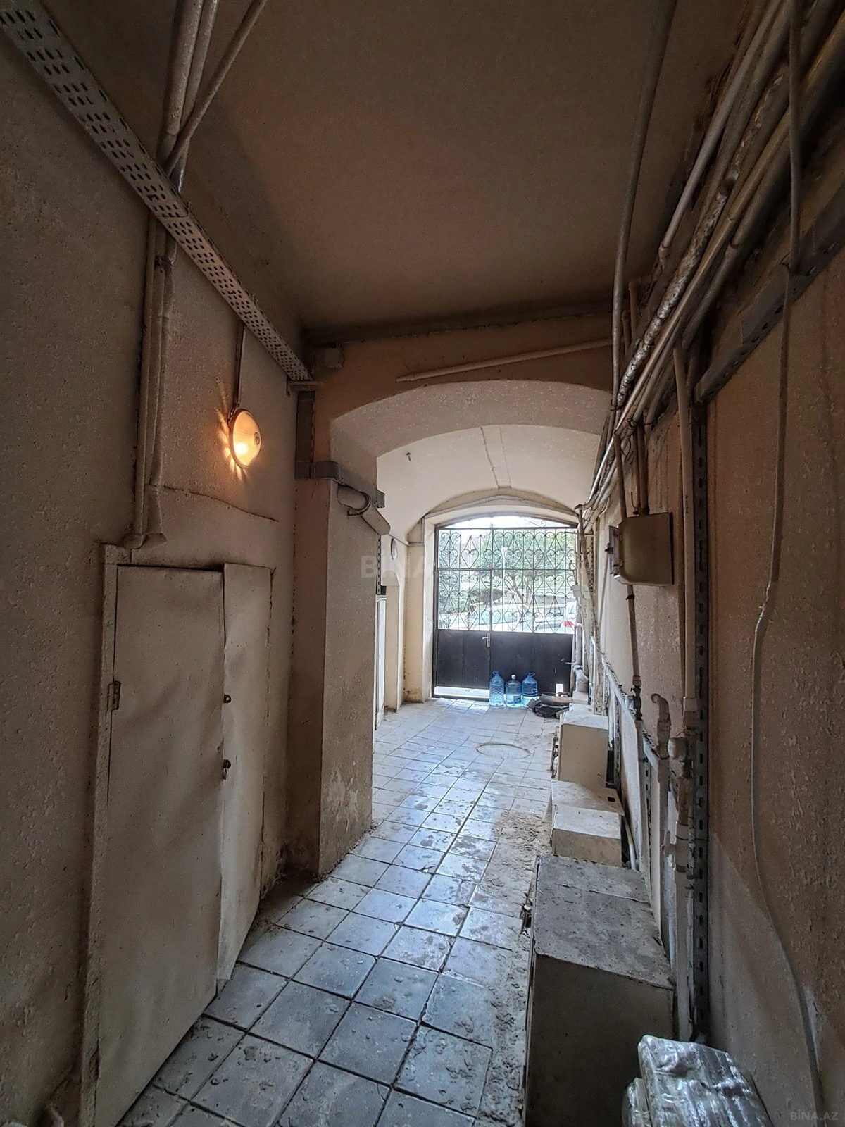 Satılır 1 otaqlı ofis 80 m²