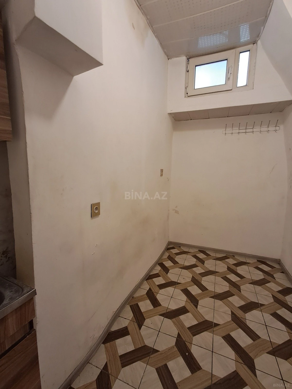 Satılır 1 otaqlı ofis 80 m²