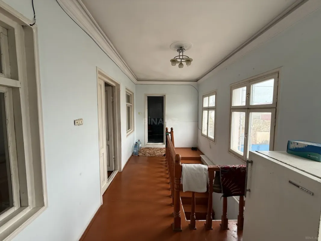 Satılır 7 otaqlı həyət evi 250 m²