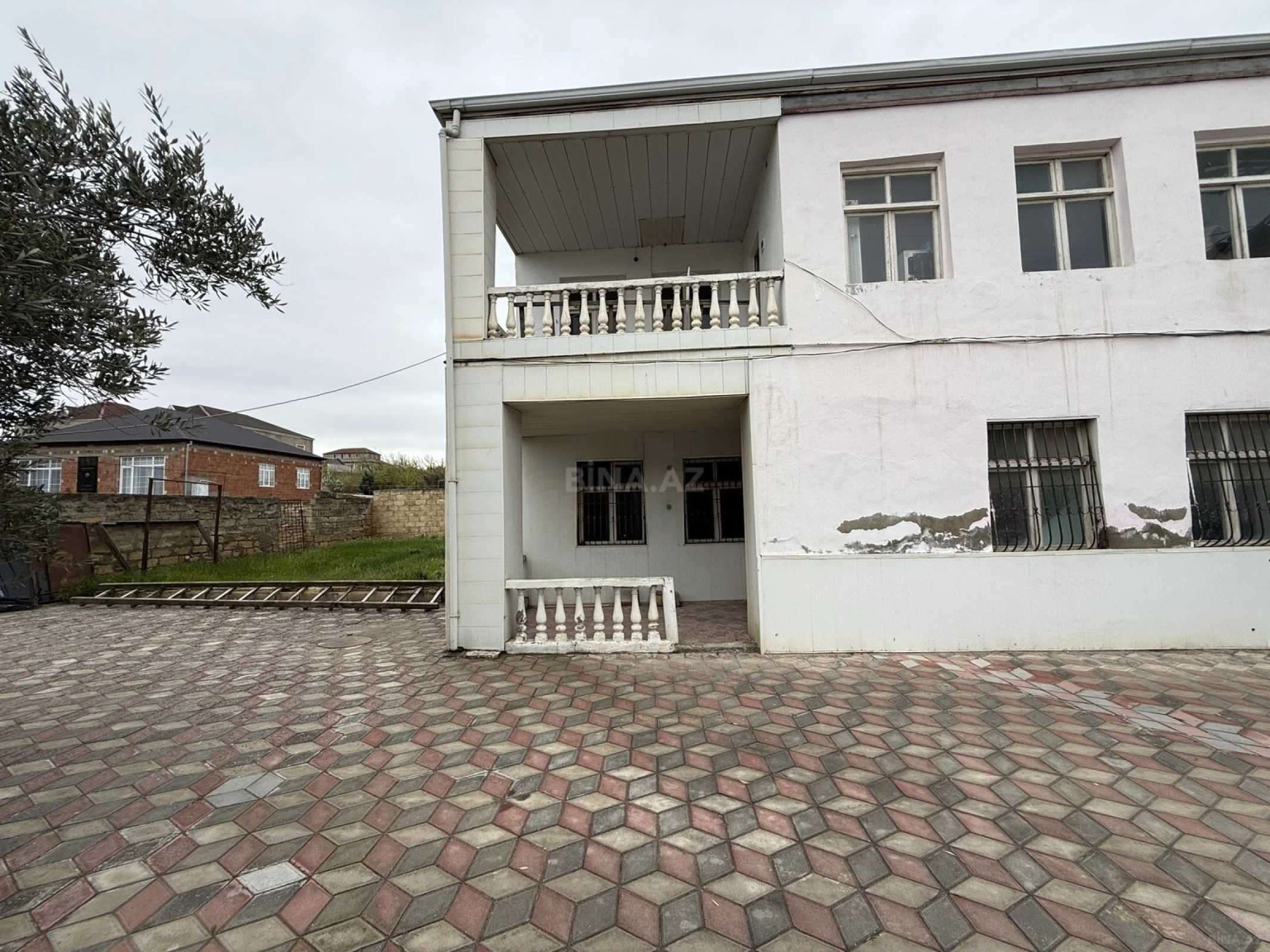 Satılır 7 otaqlı həyət evi 250 m²