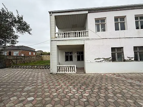 Satılır 7 otaqlı həyət evi 250 m²