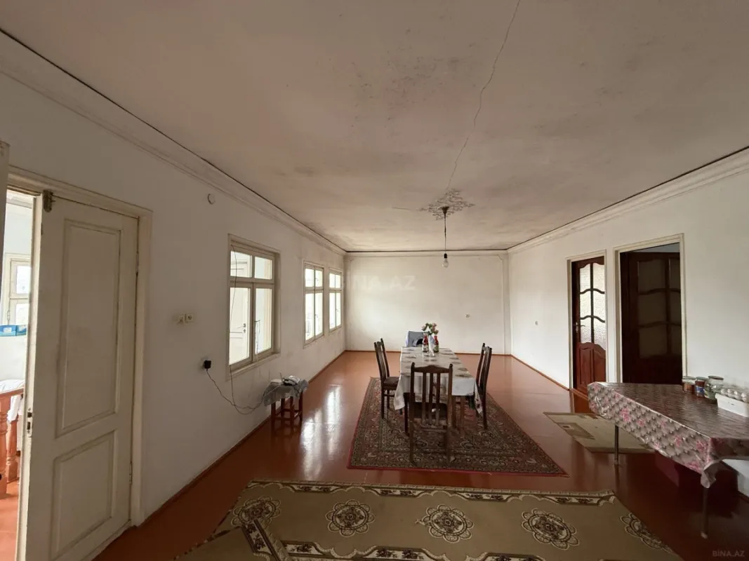 Satılır 7 otaqlı həyət evi 250 m²