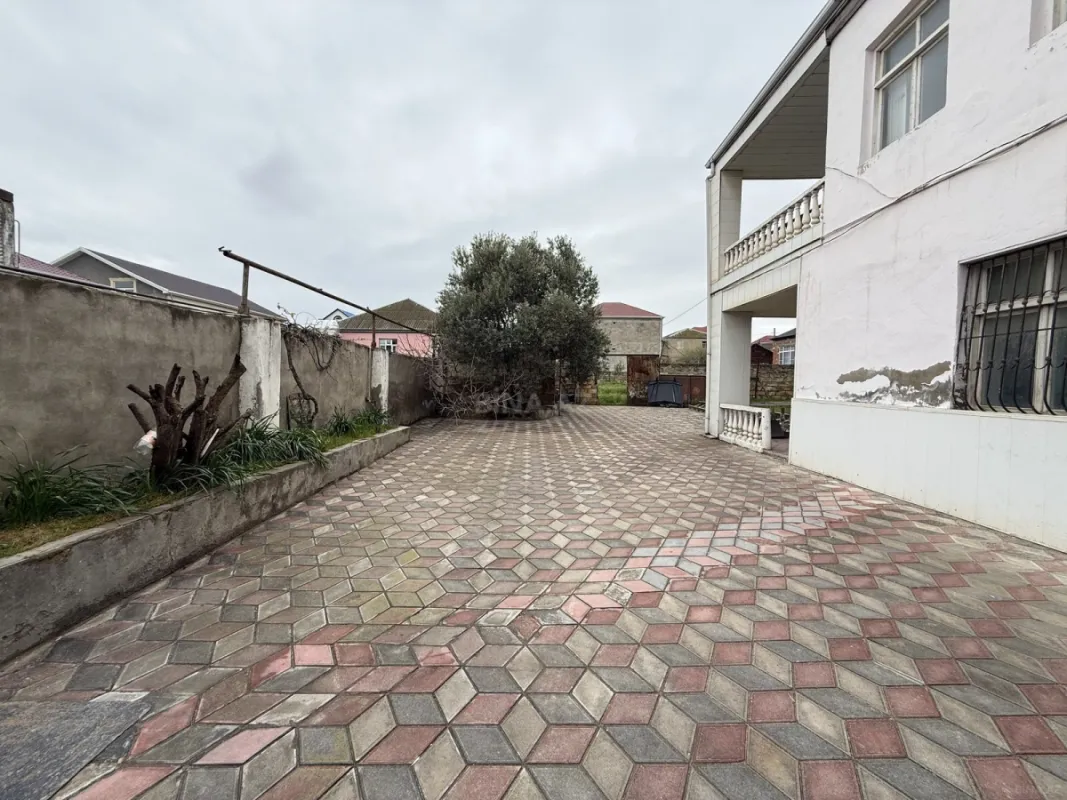 Satılır 7 otaqlı həyət evi 250 m²