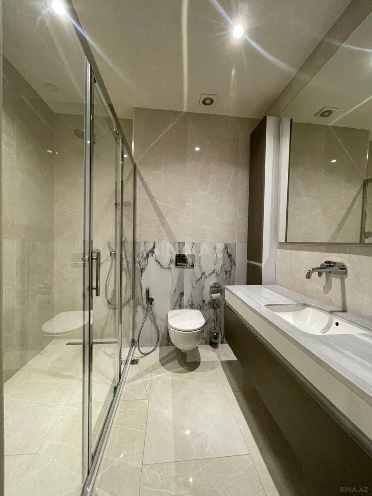 Kirayə verilir 2 otaqlı mənzil 96 m²