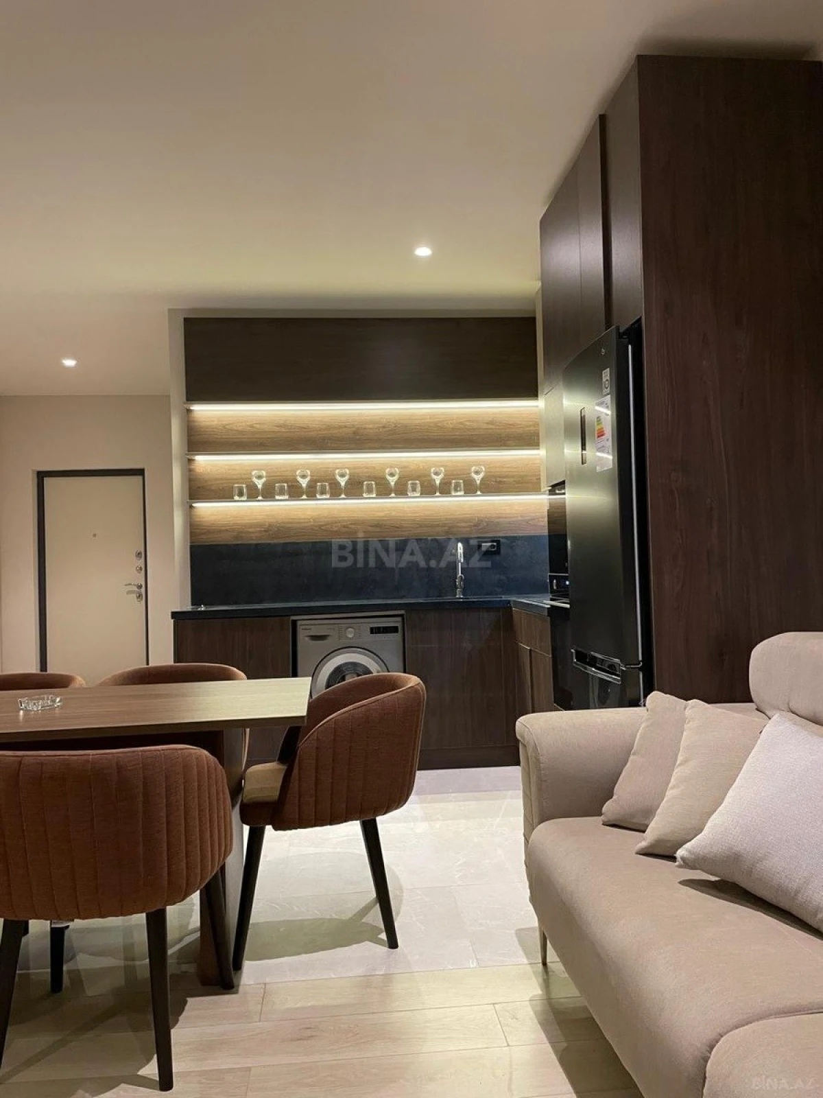 Kirayə verilir 2 otaqlı mənzil 96 m²