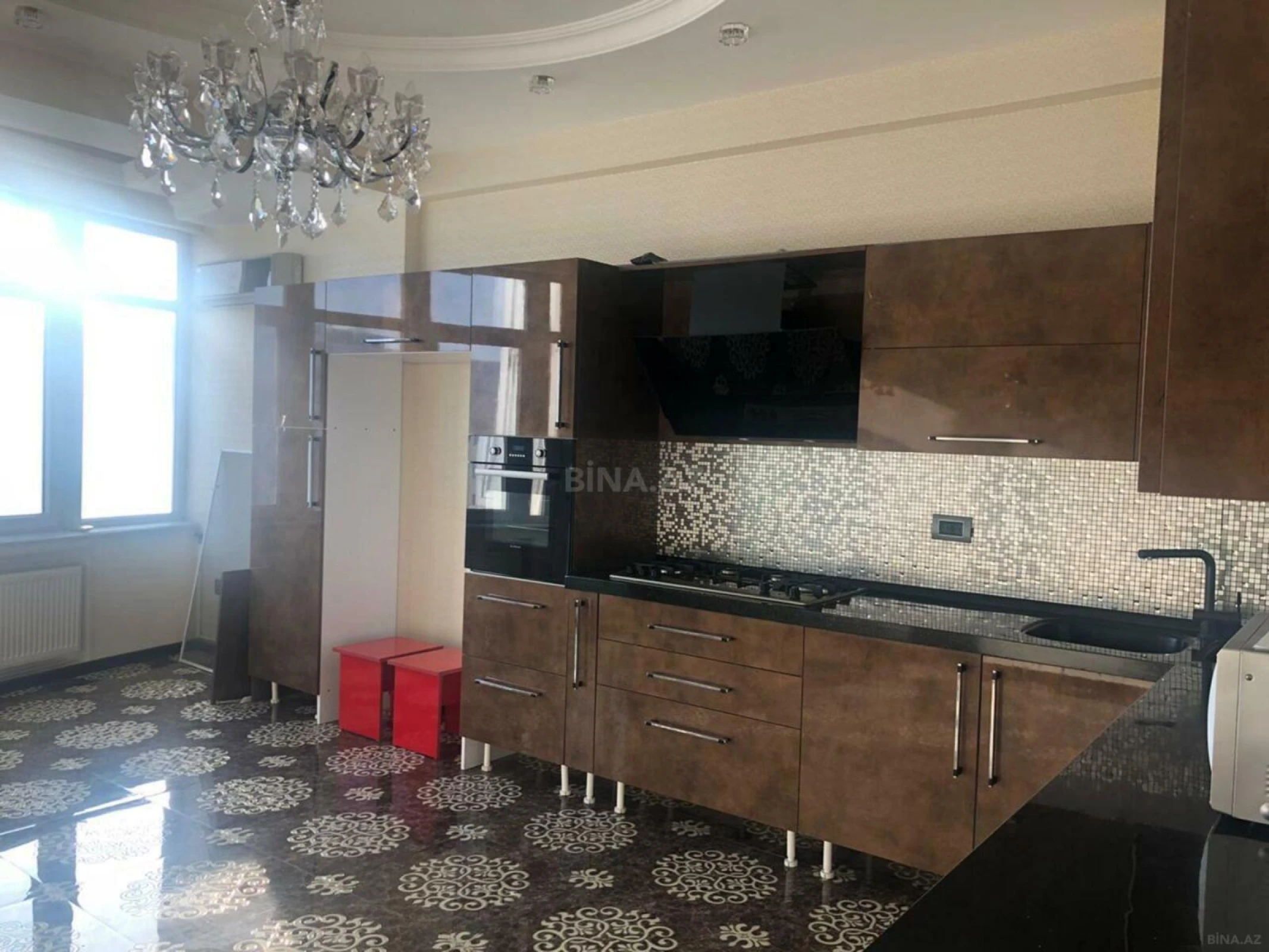 Satılır 4 otaqlı mənzil 217 m²