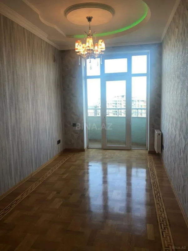 Satılır 4 otaqlı mənzil 217 m²