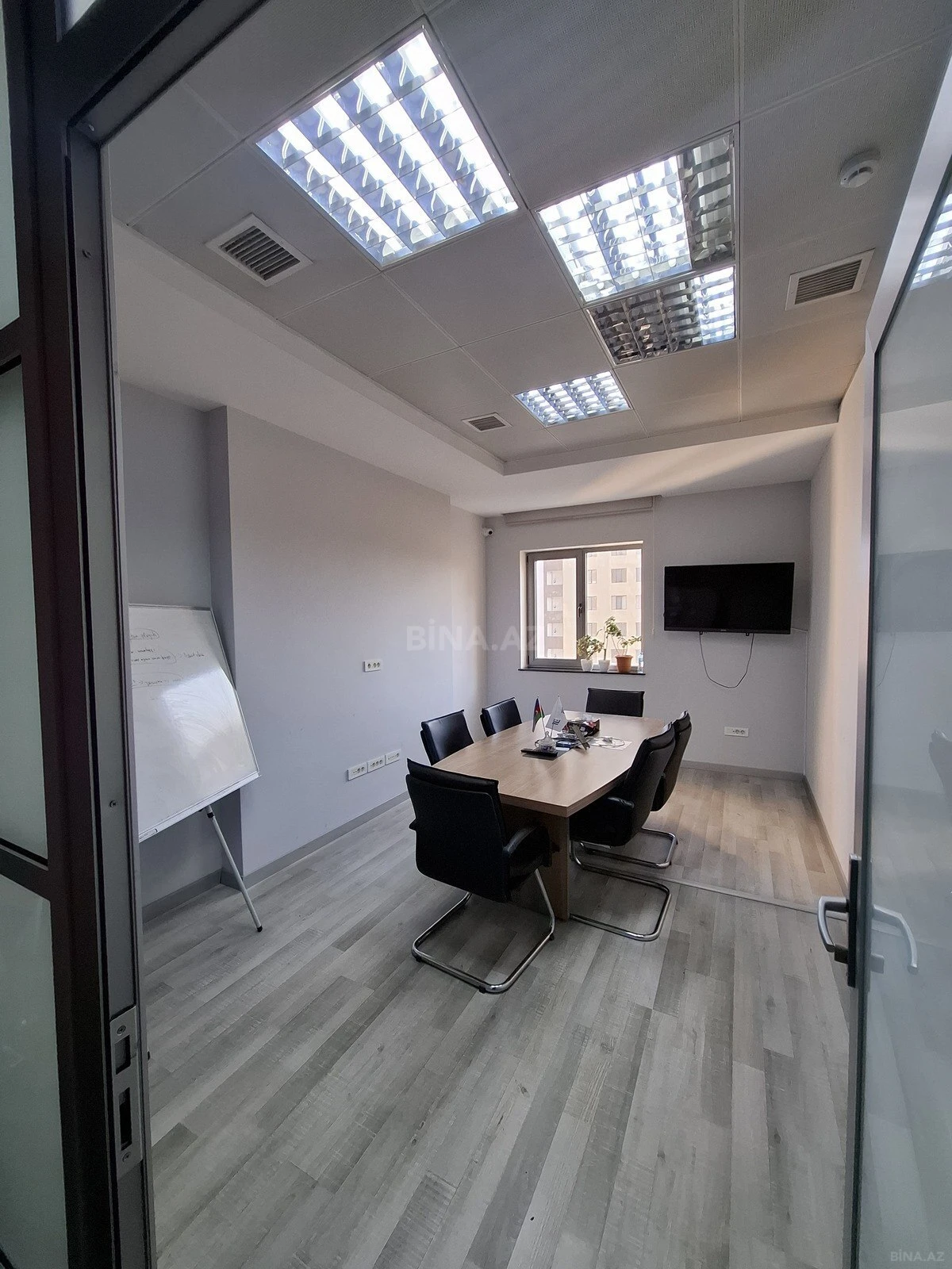 Satılır 3 otaqlı ofis 108 m²