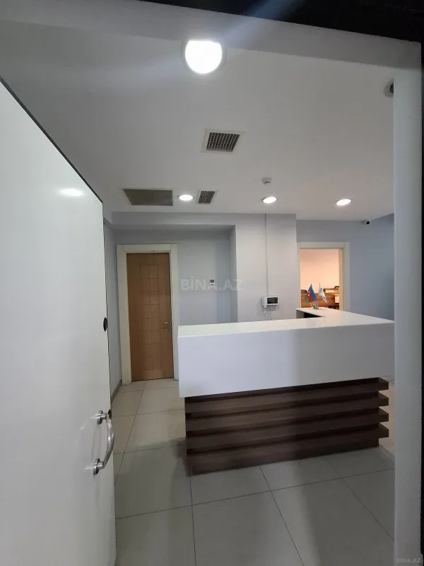 Satılır 3 otaqlı ofis 108 m²