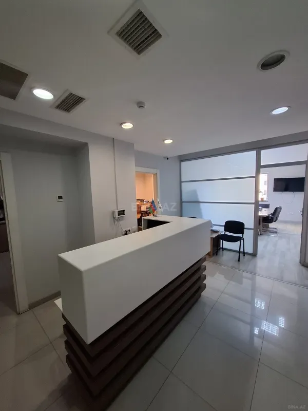 Satılır 3 otaqlı ofis 108 m²