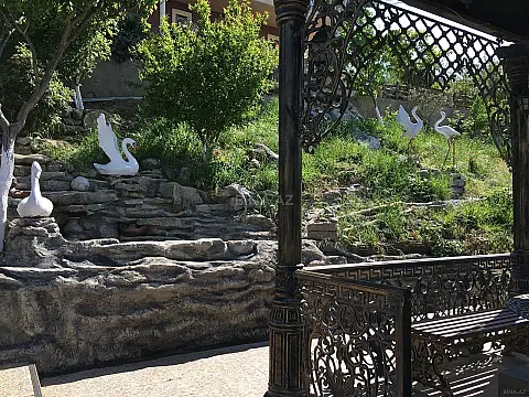 Satılır 10 otaqlı həyət evi 300 m²