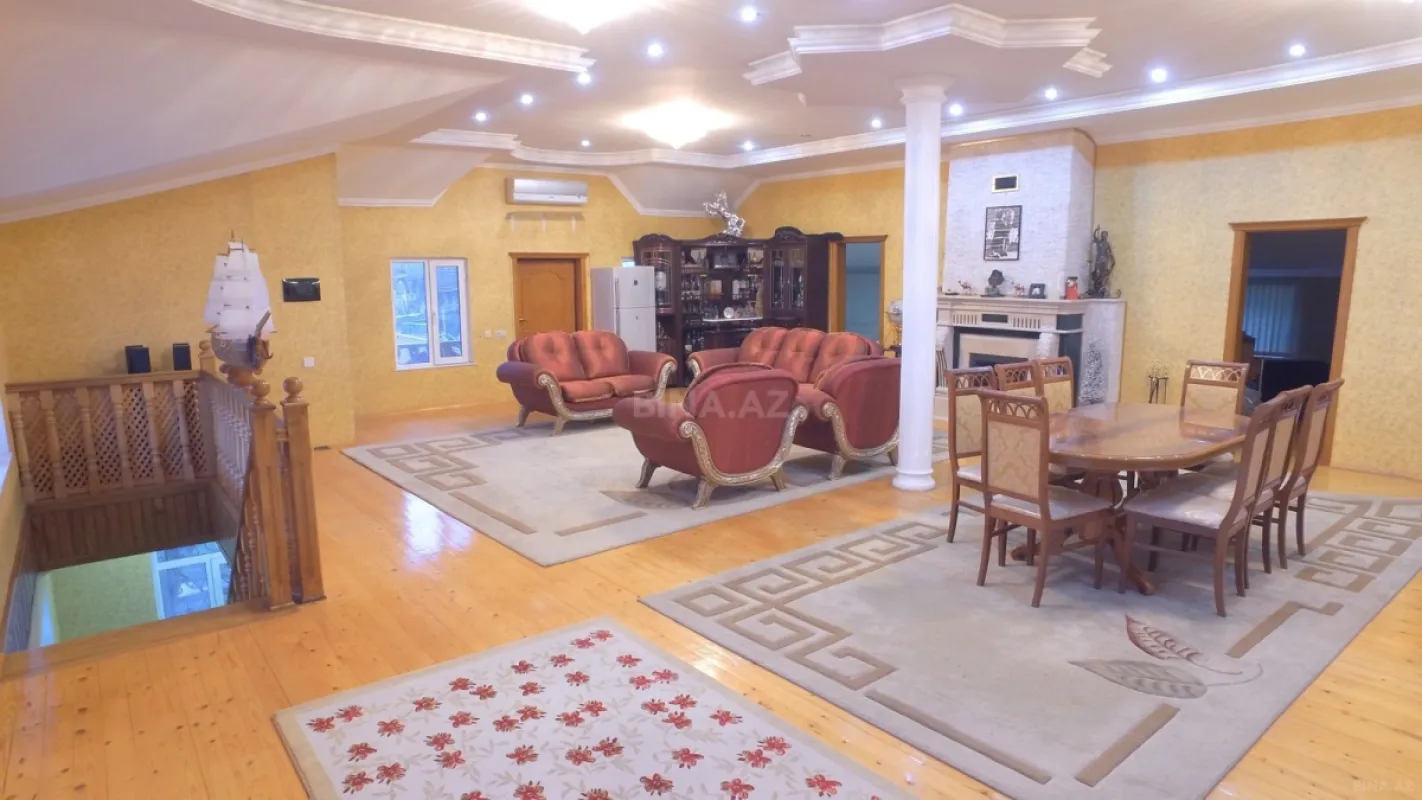 Satılır 10 otaqlı həyət evi 300 m²