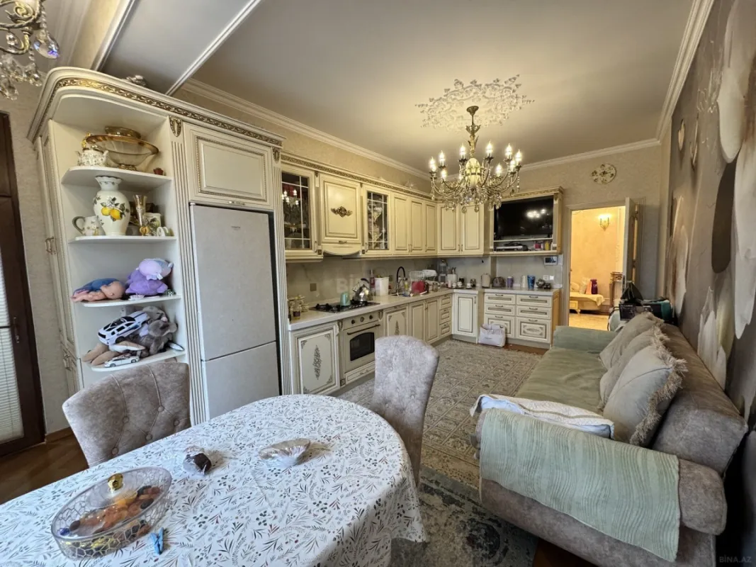 Satılır 3 otaqlı mənzil 135 m²