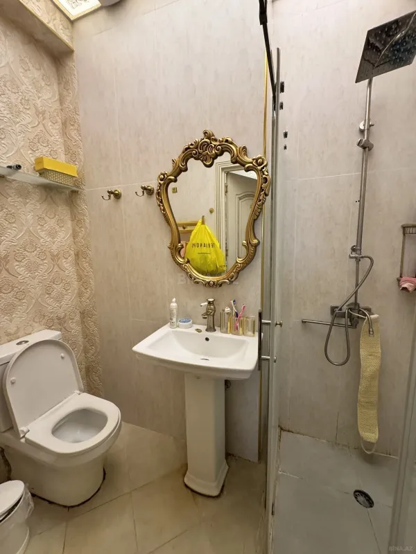 Satılır 3 otaqlı mənzil 135 m²