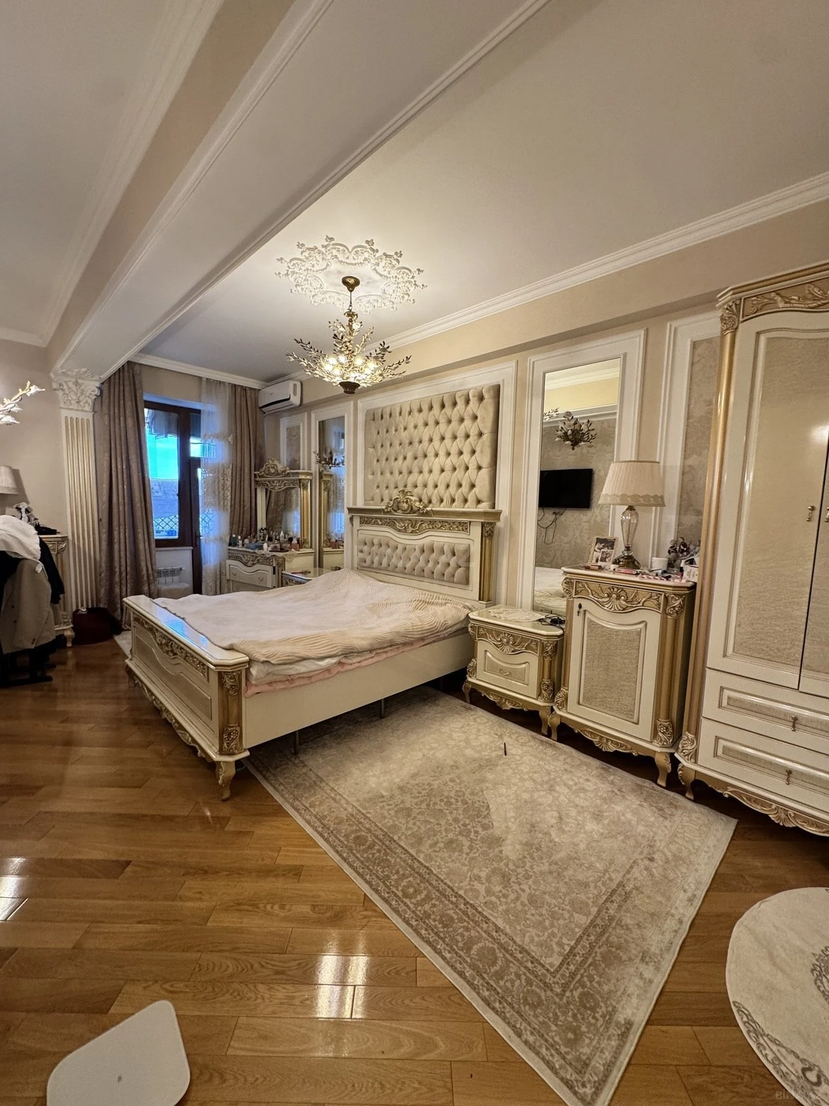 Satılır 3 otaqlı mənzil 135 m²