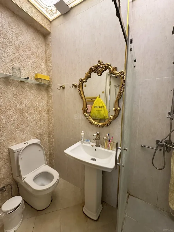 Satılır 3 otaqlı mənzil 135 m²
