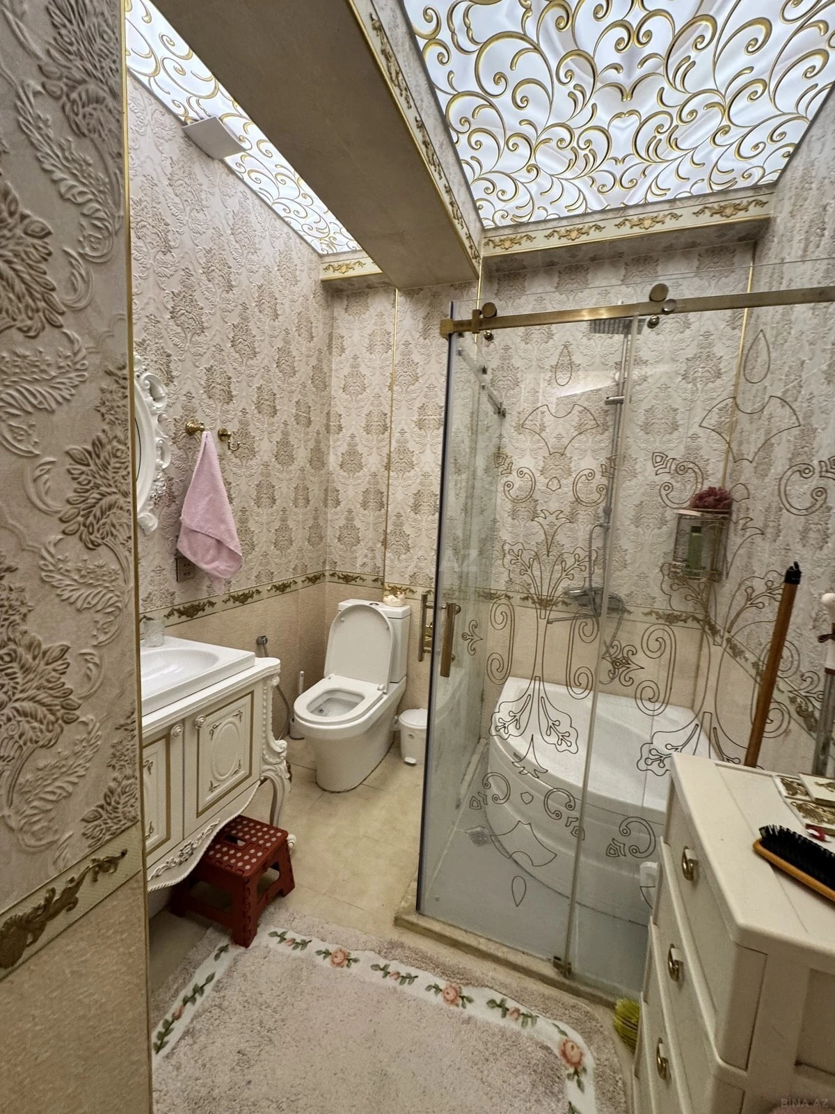 Satılır 3 otaqlı mənzil 135 m²