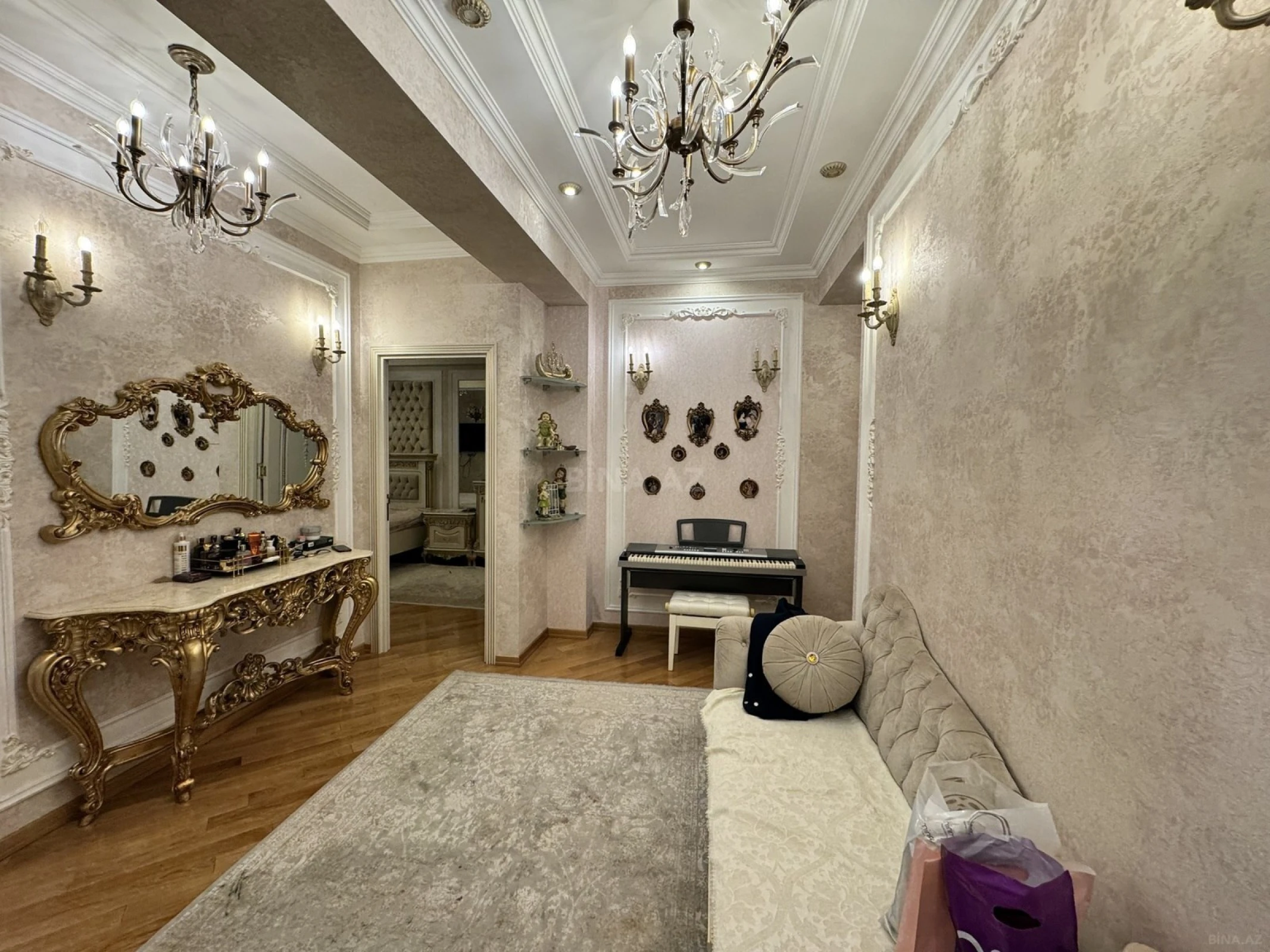 Satılır 3 otaqlı mənzil 135 m²