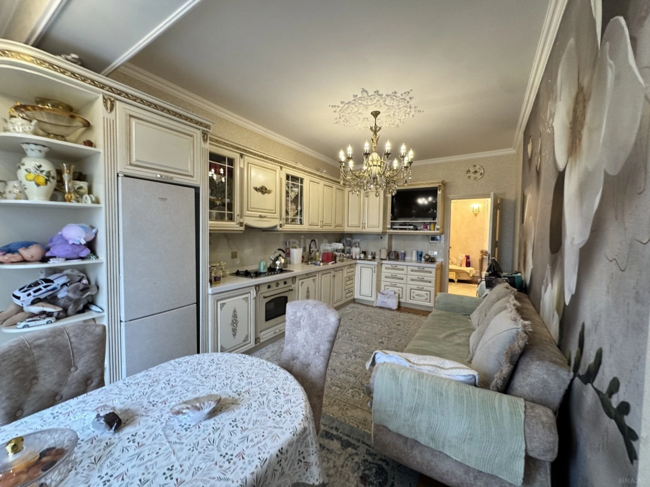 Satılır 3 otaqlı mənzil 135 m²