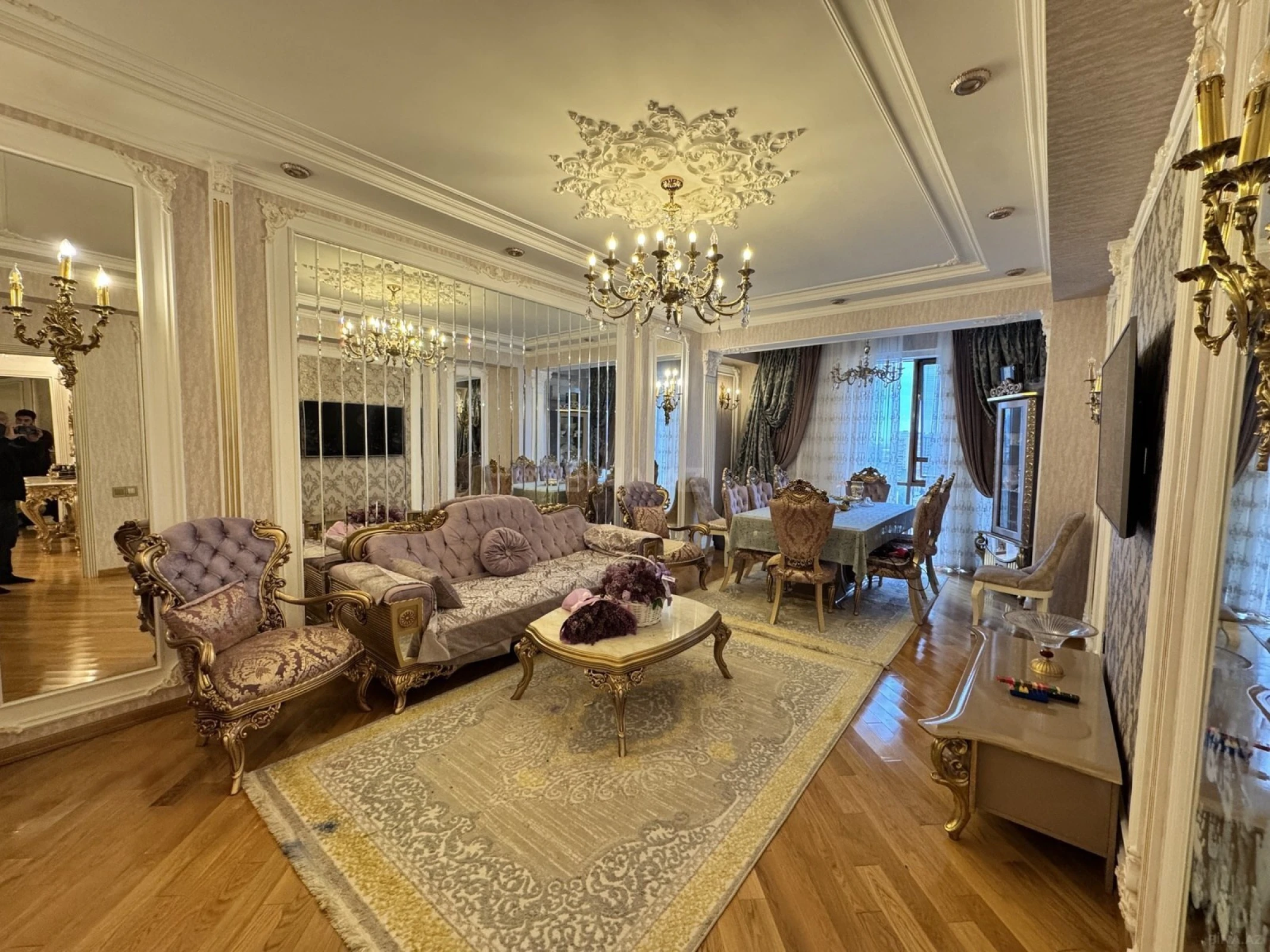 Satılır 3 otaqlı mənzil 135 m²