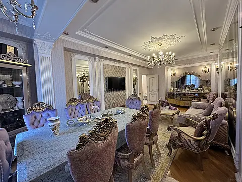 Satılır 3 otaqlı mənzil 135 m²