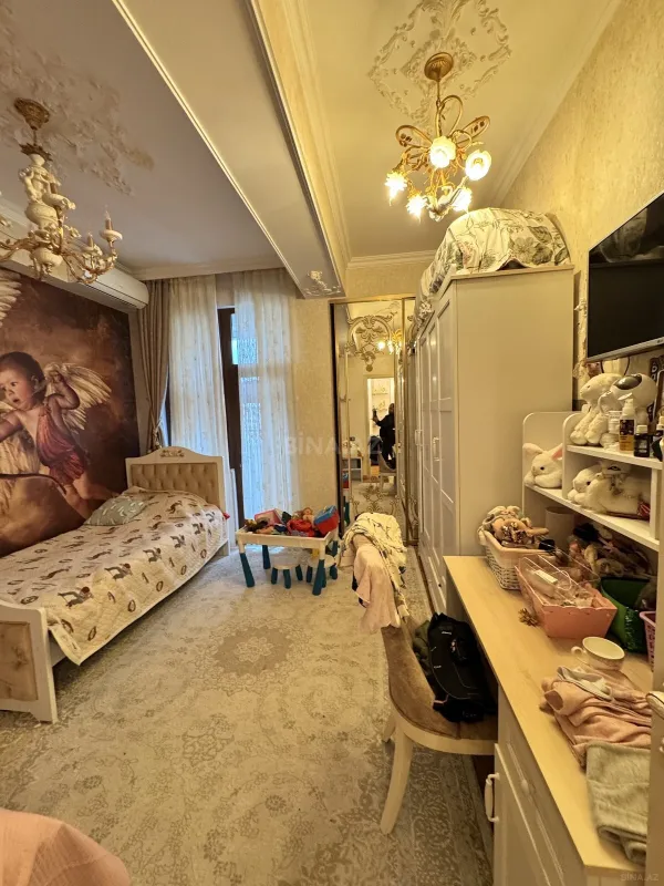 Satılır 3 otaqlı mənzil 135 m²